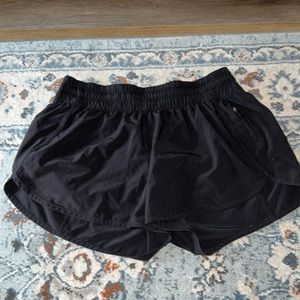 Black lululemon tracker shorts 4”